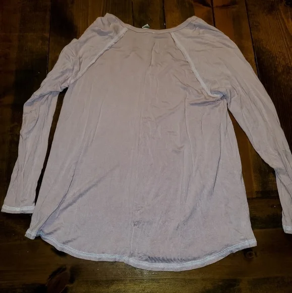 Light, Soft Long Sleeve Pale Pink Tee Medium - Picture 9 of 9